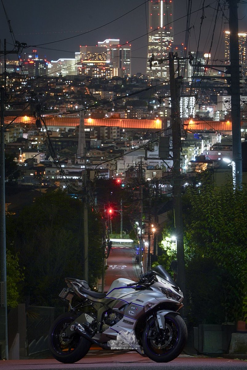 T_bk_Tx's tweet photo. ここがどこかわかる人は地元民！
因みに、坂道が凄すぎてバイクを支えて写真撮ってます笑 https://t.co/NqnxNwK4zG