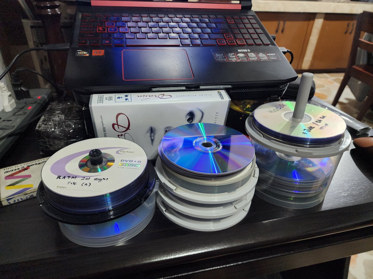 rvremaster's tweet photo. Narecover ko lang sa mga dvds ko.
May mga record pala ako nito, hindi ko na maalala tong performance na to hehe. https://t.co/wG8O4a5KZh