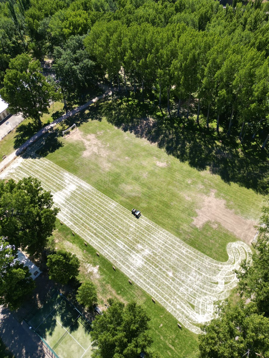 SDAlmazanoficia's tweet photo. Así comienzan las obras de la construcción del nuevo campo de césped artificial y las labores de mantenimiento de los campos existentes para la temporada 26/27😍 https://t.co/AqlBdbLXt8