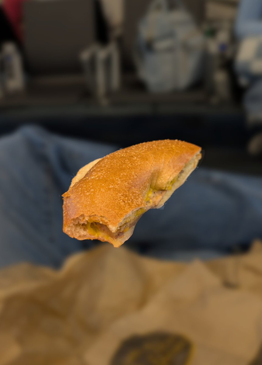 CharlesTheDeer's tweet photo. This sausage and cheese good as fuck https://t.co/xxCTPhSrwe