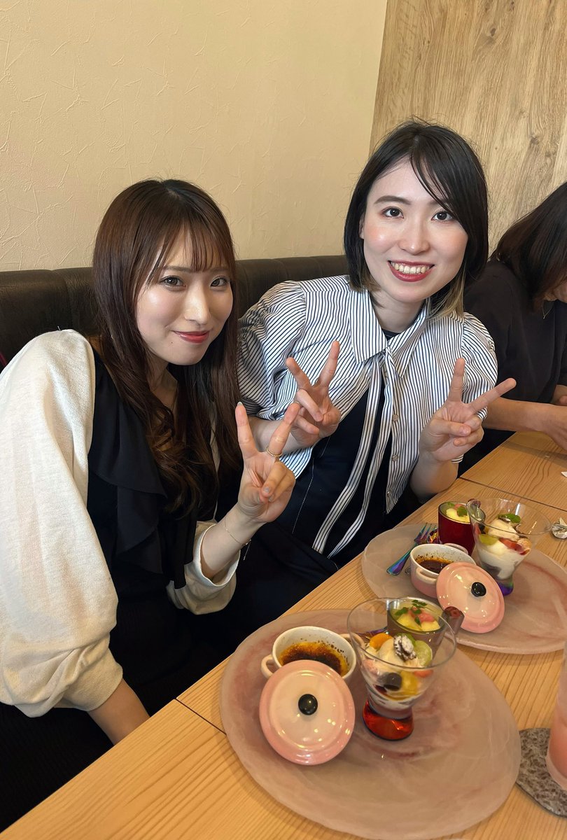 mai__fl's tweet photo. ランチ会にお誘いいただき、参加してきました🍽

この日はたくさんの方とお会いすることができました☺️
ミニ演奏会や思わず写真を撮りたくなるような、おしゃれなお料理にテンションがあがりました🌺

箏のみゆちゃんとも一緒に♩
8月のコンサートに向けて準備を進めています🌞🌴 https://t.co/cnDGB4eHj5
