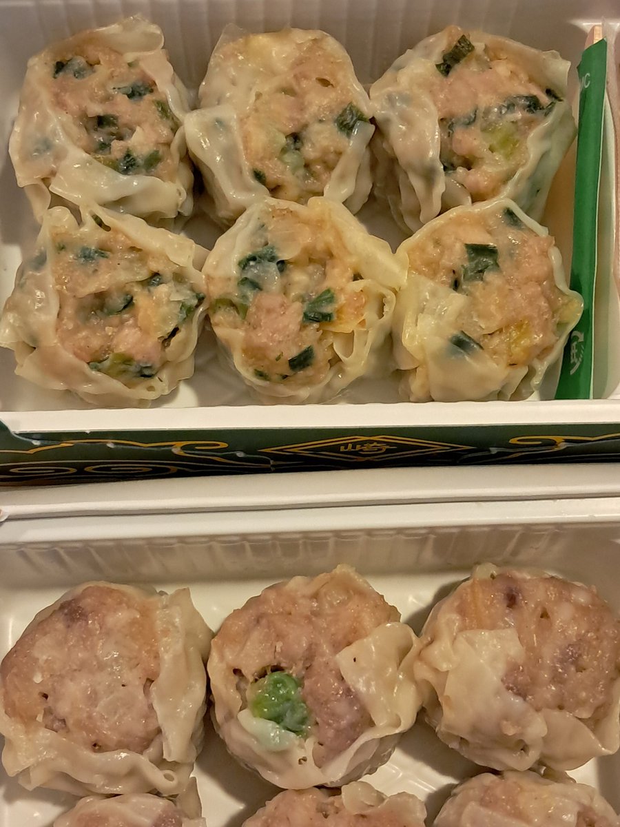 satomif1186's tweet photo. 遅ればせながら、崎陽軒のギヨウザを実食。ネタとしてお土産にシウマイとセットで持っていく、とかならいいかも。 https://t.co/wtxT1m80Pi