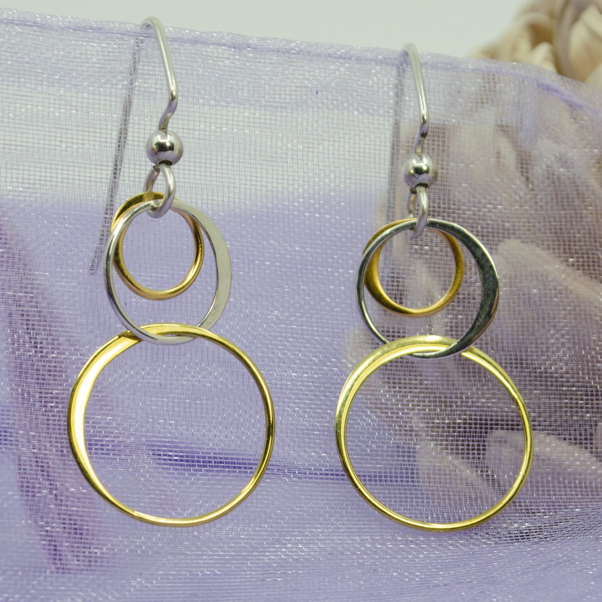 suebee01's tweet photo. Dangle Earrings 3 Circles Linked of Gold 14k Filled, Sterling  by CreationsJewelsGifts 
 https://t.co/OaDPqR0CRj via @Etsy https://t.co/8w0T2zJBit