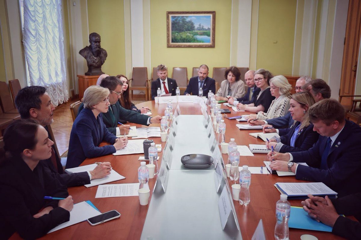 IcelandinPL's tweet photo. Deputy Ministers and senior diplomats from 🇪🇪🇩🇰🇫🇮🇮🇸🇱🇻🇱🇹🇳🇴🇸🇪 visited Ukraine on 9-10 June to exchange ideas on a range of topics including return &amp; rehabilitation of Ukrainian children, prisoners of war, accountability &amp; justice, humanitarian needs, and European integration. 
1/3 https://t.co/IslrgquuN0