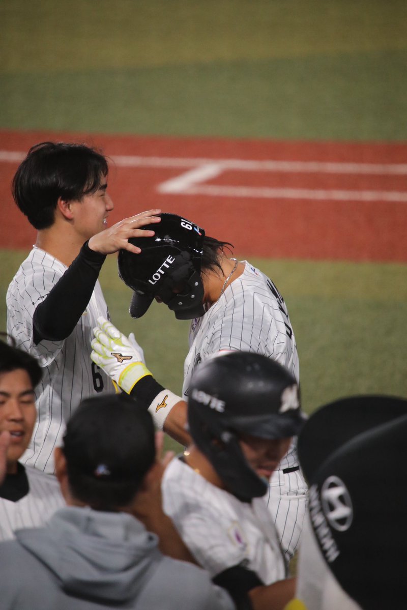 61dynamite61's tweet photo. みしょと😭👏いやこれ泣ける😭

2026/06/12 ZOZOマリン

 #chibalotte
 #山本大斗
 #西川史礁 https://t.co/FyeRVakEFx