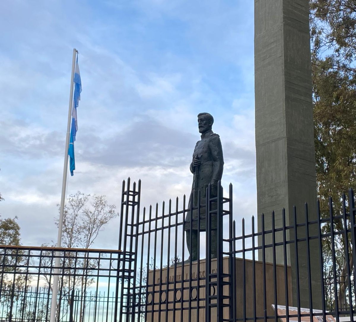 tanapasqualini's tweet photo. Inauguramos la restauración del Mausoleo del Coronel Olascoaga, uno de los espacios patrimoniales más emblemáticos de la ciudad. Una puesta en valor que preserva nuestra historia, fortalece la identidad neuquina y suma valor cultural y turístico a la ciudad. https://t.co/Nu01Ldg1pn