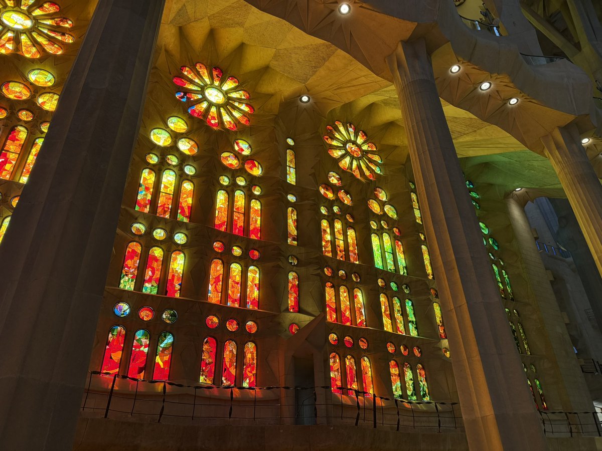 MAKIMORI10's tweet photo. Temple Expiatori de la
Sagrada Família

記念のときに来れてよかった🕊️

#antonio_gaudi 
#sagrada_família
#barcelona https://t.co/d4qaaSqmzD