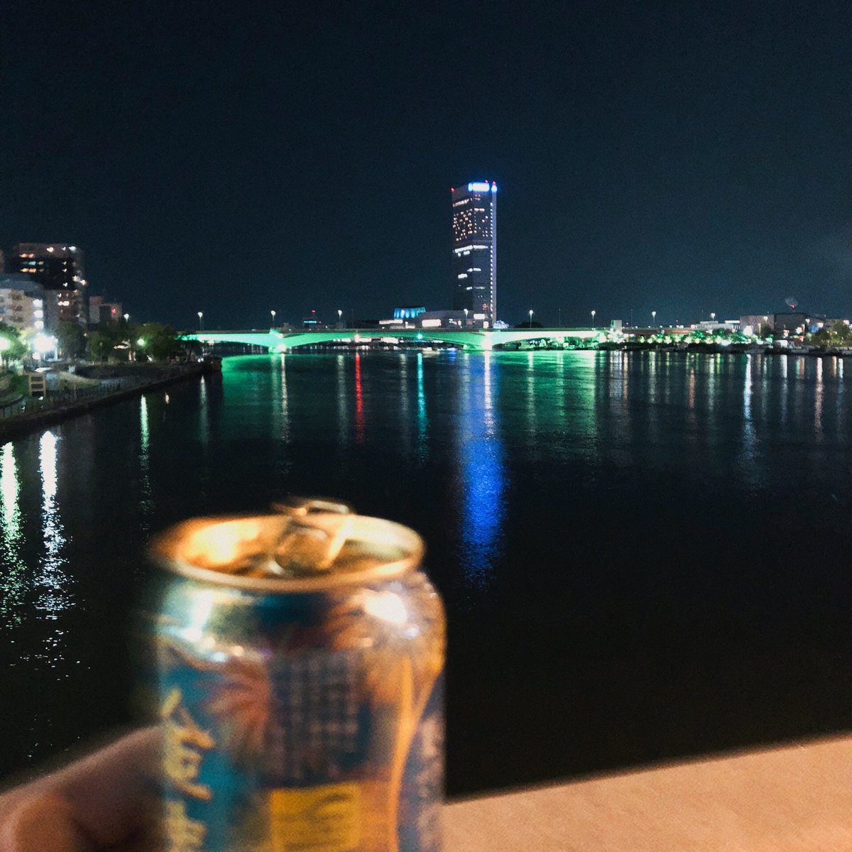 mattomento's tweet photo. 体育祭帰りで浮かれた娘を迎えに。
柳都大橋がライトアップされてきれい😊 https://t.co/MPjaXhopHW