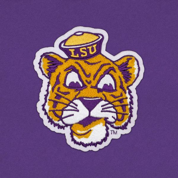 jarvo_2_3's tweet photo. After a great camp and amazing conversations with @Lane_Kiffin,  @CoachGMcDonald, @_aparks4 I am NOTHING MORE THAN BLESSED to recieve an offer from @LSUfootball. @SonicBoomified @CurtisFootball1 @jccscoachjeff @johnnycurtis99 @LAvsAllYall @247recruiting @TheUCReport
GeauxTigers? https://t.co/pUwbcm7jit