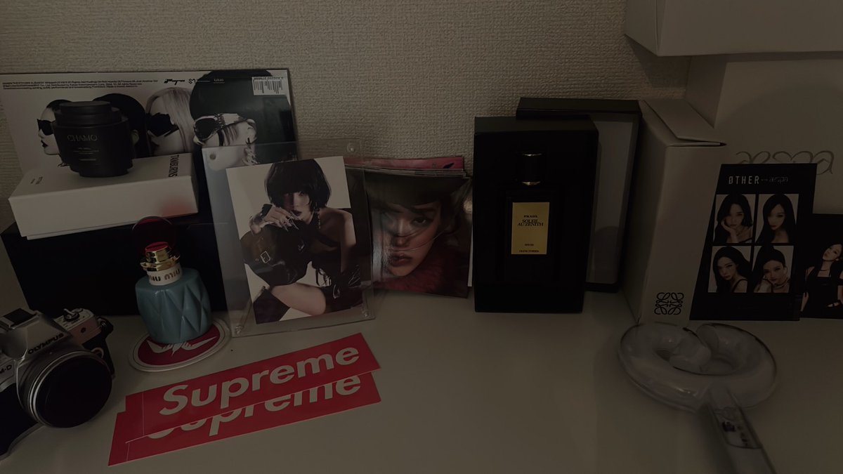 mo__0101's tweet photo. この一角だけ系統が違いすぎるmyroom https://t.co/iqdSChifJS
