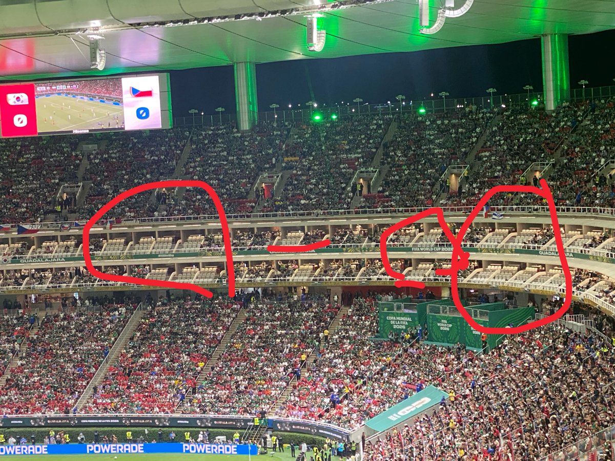 elmessy0010's tweet photo. @ioangrillo And a lot of the “palcos” were empty too. Outrageous prices for locals and the guests. Such a waste. https://t.co/HGWzLFZmzL