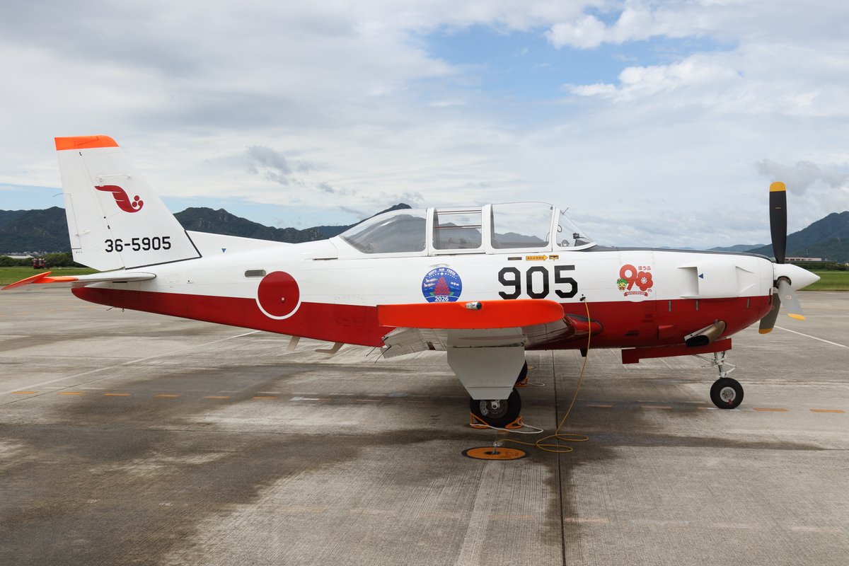 few0001's tweet photo. 今年の防府北のスペマ。飛べない機体なのかわからんけど飛行展示には参加せず。T-7の絵も最近流行のAIに書いてもらったのかT-1とT-7を足して2で割ったような微妙な感じ。 https://t.co/D5TjXzn0kJ