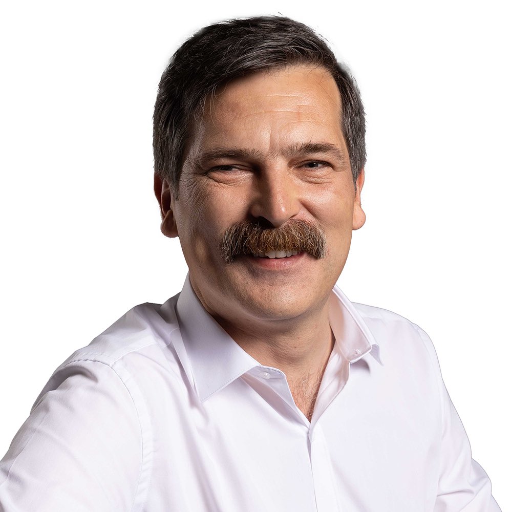 ixbaran_idteepd's tweet photo. Kurt sürüden koyun yerse, kimse kurdu suçlamaz. Çünkü doğası budur. Ama herkes çobanı suçlar çünkü işini yapmamıştır. 
Suçlu olan Erkan Baş denilen dingil değildir. Asıl sormamız gereken şudur: bunları sizin başınıza kim vekil yaptı? https://t.co/DrTf7DDVpz