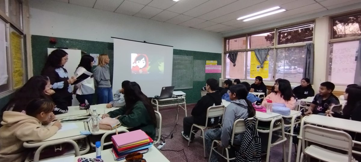 MpfRawson's tweet photo. TALLER SOBRE ENTORNOS DIGITALES SEGUROS EN LA ESCUELA N.° 165 DE TRELEW https://t.co/GHpcXPFfQs https://t.co/dCOBzp7rtn