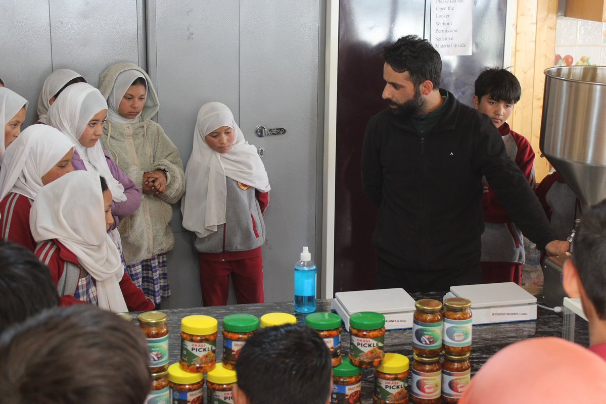 gdc_drass's tweet photo. @gdc_drass hosts Council Model School ShakarDoo on educational &amp; exposure tour. Students explored departments &amp; skill centres. Demonstration, interaction and best practices enthusiast students. @lg_ladakh @ashishkundra @LadakhSecretary @ULadakh @imteeaz_kacho @EducationKargil https://t.co/NzzYh9rloe