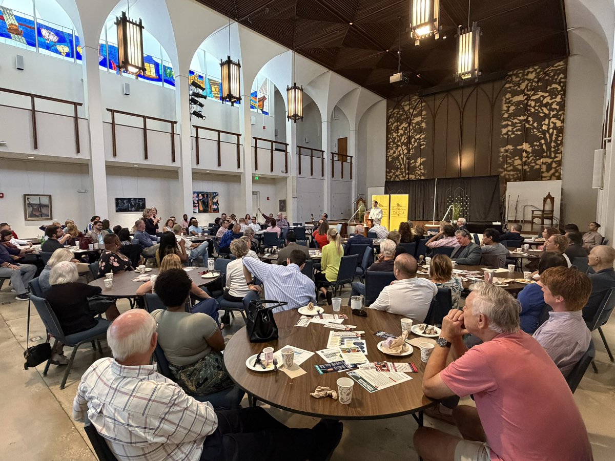 CafeconTampa's tweet photo. Garrett Greco speaking now at Cafè con Tampa https://t.co/uZUVdVzGRO