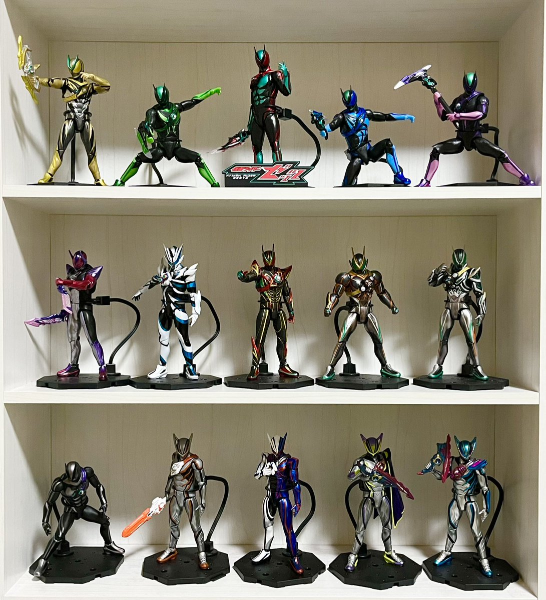 eokdhwdisNltmo2's tweet photo. #仮面ライダーゼッツ
ゼッツのフィギュア棚がかなり潤ったが、こうして見るとロードファイブをご存命の内に制作しなかった事を後悔 https://t.co/jRIGuvLK35