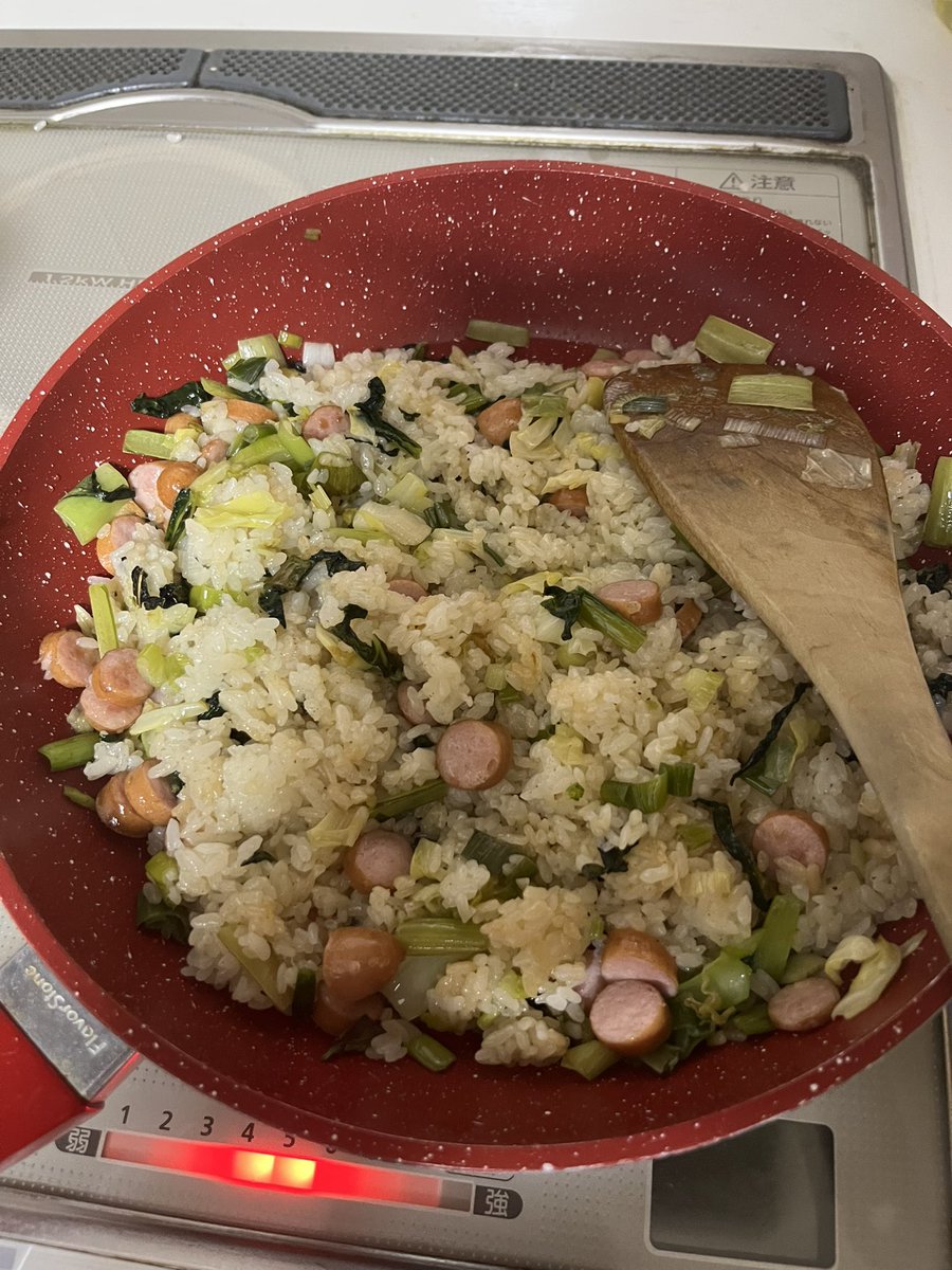 disk0905's tweet photo. 人生で初めて炒飯を作ったよ😋 https://t.co/Vvc5TDUZVO