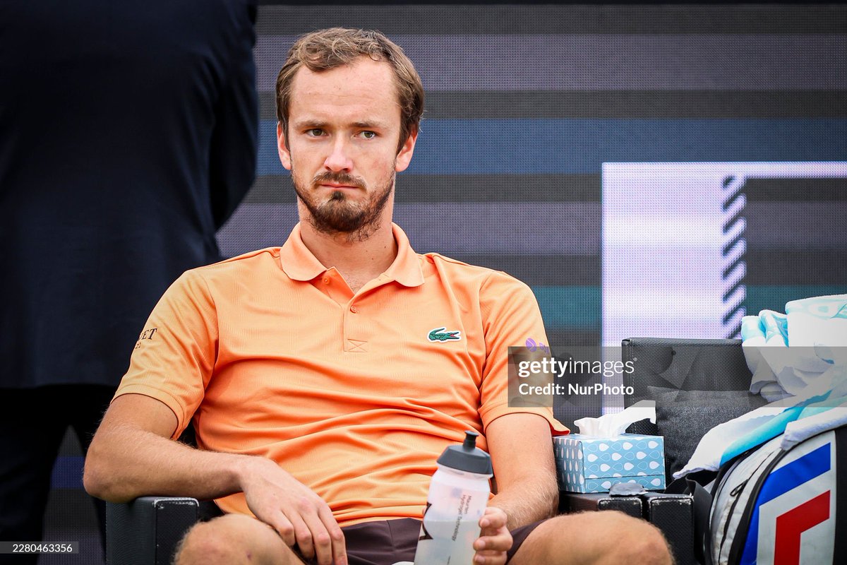 Diadope's tweet photo. If your favorite player doesn't give you a roller coaster ride by not serving for a match in a 250 tournament against a 17-year-old, I truly feel sorry for you. I mean, winning easily 2-0 would be so boring. https://t.co/YvovwZg9SO