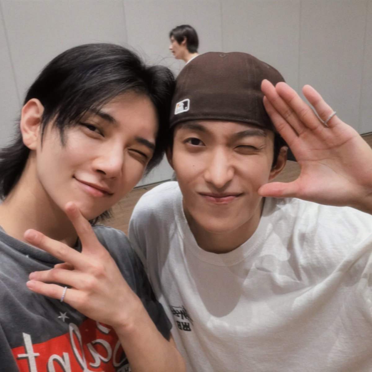 mapleluvs's tweet photo. got a kyeomshu selca after 164 days and it’s the first kyeomshu selca of this year. that too from joshua. i feel hella emotional rn. joshua is getting trained to take seokmin’s role. https://t.co/G9wYLPBccr