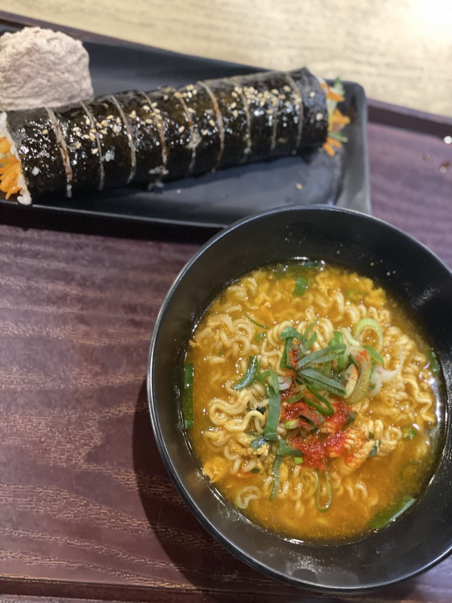 TBlue627's tweet photo. うんまいなぁ〜、
　　　　　　このラーメンキンパセットと
　　　　　　チャジャン麺
#うんまいなぁ https://t.co/iKhQVnHOSl