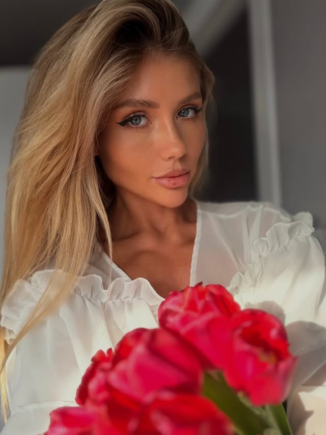 Martha_Mist's tweet photo. Flowers will bloom, and good fortune will arrive as promised 🌷✨ https://t.co/tauSPaG5e7