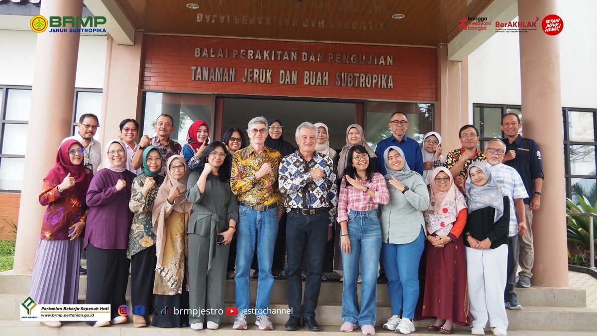 brmpjestro's tweet photo. Di samping pembenahan aspek teknis pertanian, lokakarya ini juga menekankan pada penguatan kapasitas SDM lewat keterlibatan riset aktif. Menjadi fondasi mutlak untuk mengamankan keberlanjutan ekosistem pertanian di masa depan. https://t.co/OvuUavwD2B