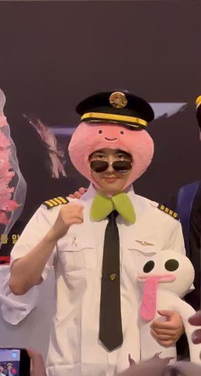 SUHOpixel's tweet photo. 260612 EXO Fansign Event in Hong Kong

🆒 🐰 
https://t.co/rFfa1VbR1j 

#수호 #SUHO #준면 #김준면 #スホ #金俊勉 @weareoneEXO https://t.co/7MQpKZga2J