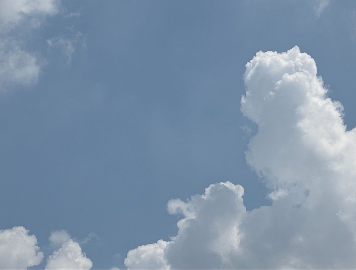 3exwl's tweet photo. 건물때매 쪼끔만..☁️☁️ https://t.co/Gqgj3rx7X5