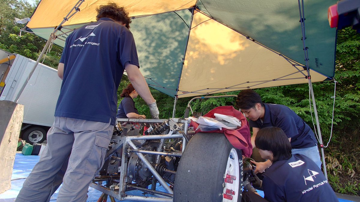 kindaiformula's tweet photo. 名阪スポーツランドにて今大会車両
KFR-23の初試走を行いました

#学生フォーミュラ  #学F
 #近大 #近大フォーミュラ https://t.co/8G2y8siOlM