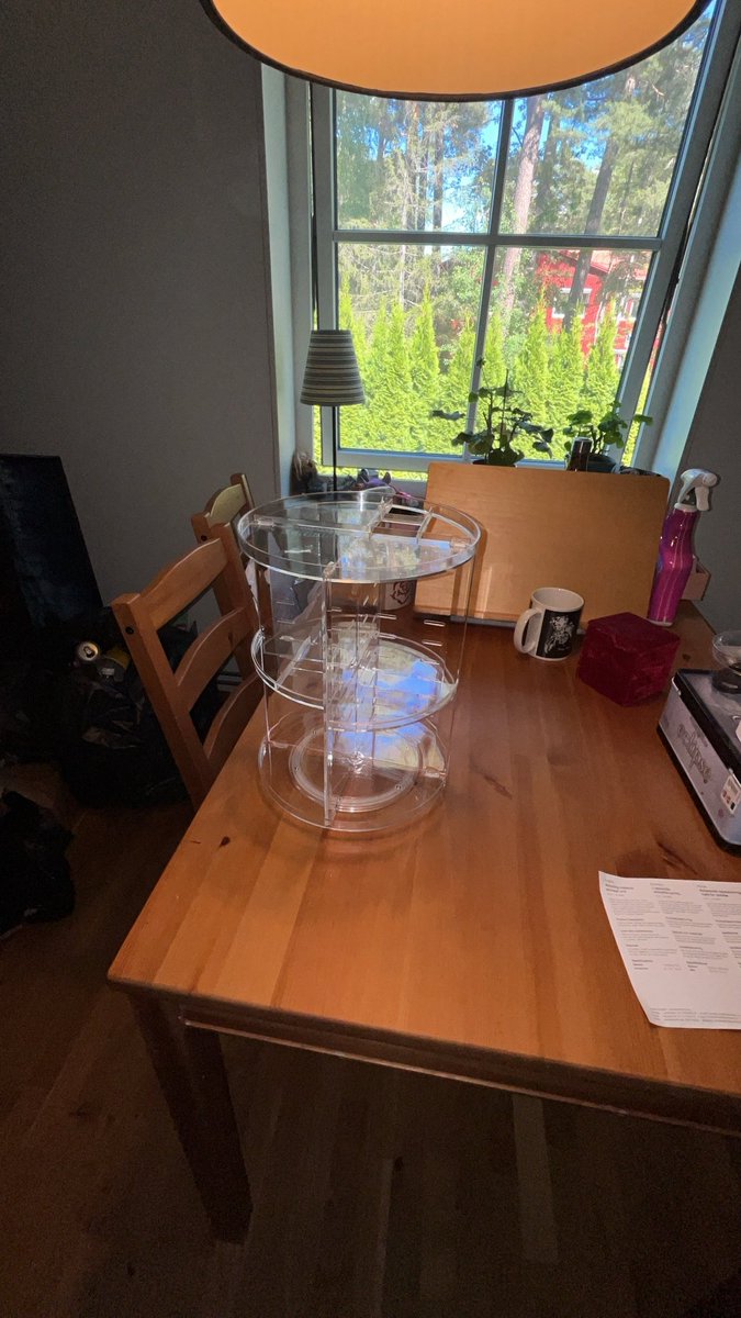 idaengstrom88's tweet photo. Efter att ha varit in till Uppsala där jag köpte denna här hyllan för smink på clasohlsson så har jag satt ihop den vilket gjorde mig svettig i värmen
#makeupstorage #makeuptips #storage https://t.co/YbqbCnXkrE