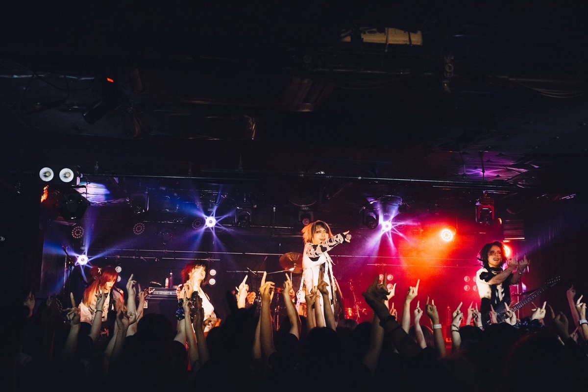 misui_official's tweet photo. 6/12（池袋 BlackHole）

天音バースデーワンマン
『心臓に針を落とす。』

ご来場有難うございました！
天音をお祝い頂き感謝致します🎂

新衣装、天音ソロ
そして新曲「現実放棄」初披露
盛り沢山でお届けしました！

———

☑︎ 次回のイベント

6/13(土)　littleHEARTS. 東京店

明日もお楽しみに💿 https://t.co/Yp4a65H75o