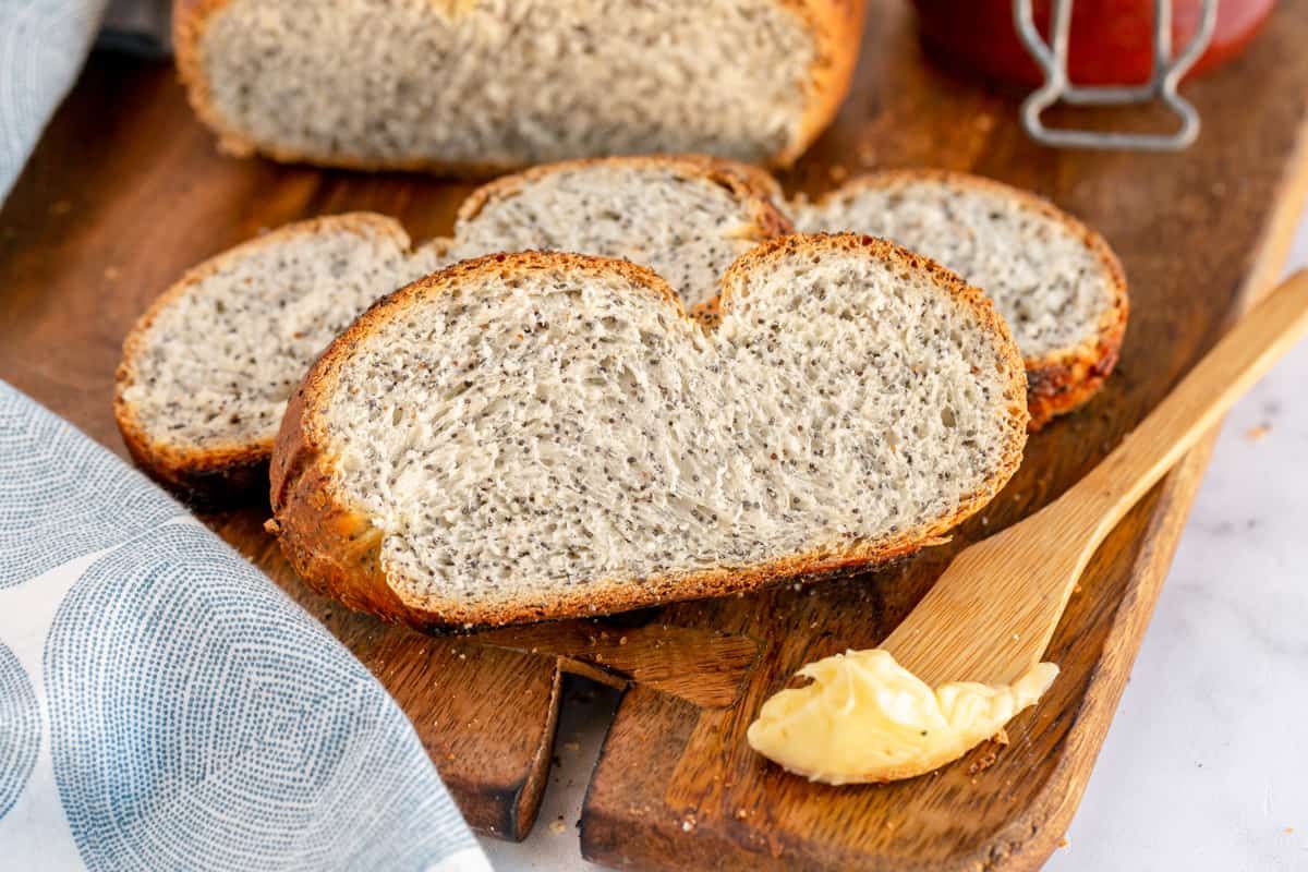 kyleecooks's tweet photo. A beautiful looking AND tasting bread, this easy Braided Bread with Poppy Seeds will be one you make again and again! #bread #baking #loaf #recipe #kyleecooks https://t.co/GbPtsUNjhI https://t.co/3al2TLgypq