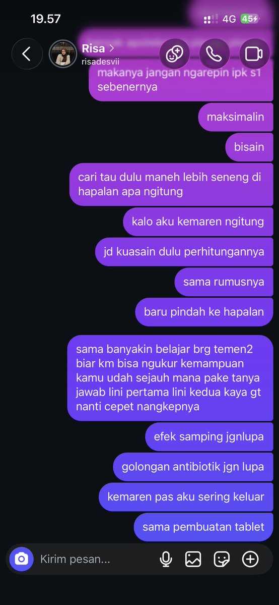 pidiclou's tweet photo. dulu aku yg ditenangin, skrg giliran aku yg nenangin para manusia stress itu. semangat guys, bismillah oneshoot walaupun dunia per-apotekeran ini sedang tidak baik-baik saja!🤍🫂 https://t.co/bSUuO63l3j