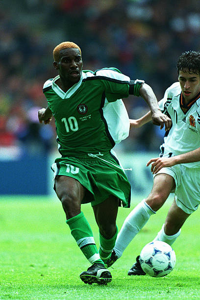 PulseNigeria247's tweet photo. Everyone backed Spain to dominate Nigeria in the 1998 WC match, but Okocha had other ideas. 🇳🇬🔥

- Controlled the game with dribbles and passes
- Embarrassed Spain's right-back until they removed  at half-time
- Sunday Oliseh scored the winner from his dangerous long throw https://t.co/WZyHFJ3GWe