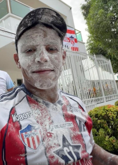 rcm_mike's tweet photo. Será que @Luisfmuriel09 aún anda así? Jaja https://t.co/ltj2IM2qG0