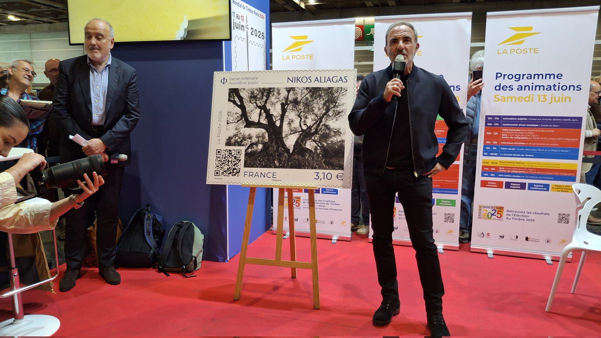toutsurletimbre's tweet photo. 📸 [Mondial du #Timbre Paris 2026]
Présentation par @nikosaliagas de son timbre série artistique illustré par « Danse millénaire » où deux oliviers semblent s’unir pour devenir « un » dans un mouvement suspendu.
#lafranceengrece #philatelie #photographie https://t.co/Ih3lQAvDDB