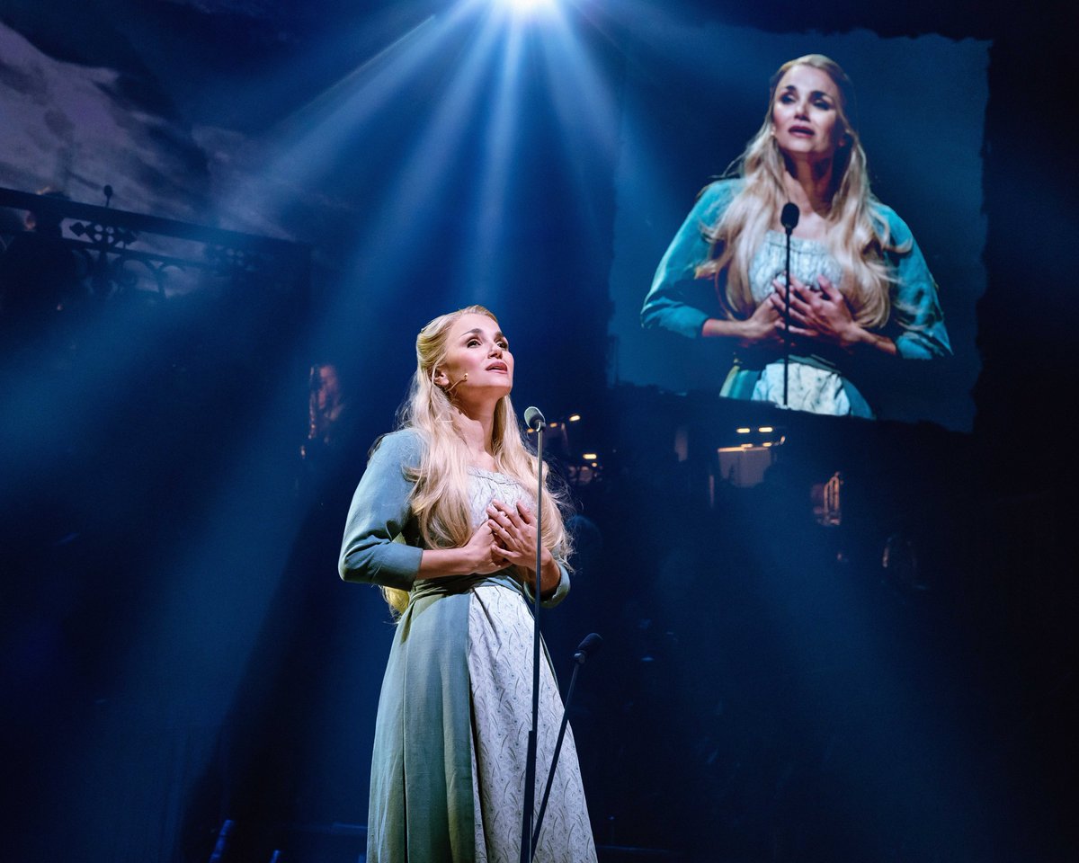 lesmisofficial's tweet photo. BRAND NEW #LesMizArena production photography. 👀

@SamanthaBarks  has officially arrived on the barricade.

Only 5 performances left @UtilitaArenaBHM .  Don’t MIZ out.

🎟️ https://t.co/T16CtZhYAj

📸: Danny Kaan https://t.co/YAyC3gPxus