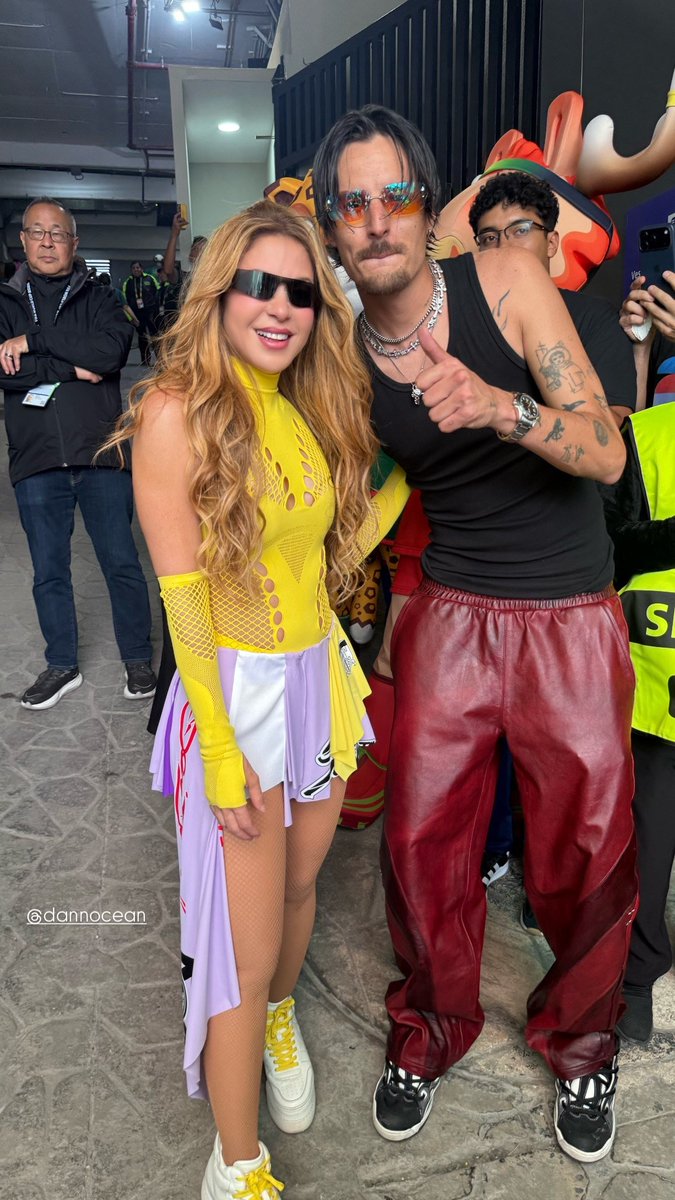 sweetycary's tweet photo. Más imágenes de Shakira en el estadio Azteca durante la inauguración del mundial en México #shakira https://t.co/JLQPR04QyO