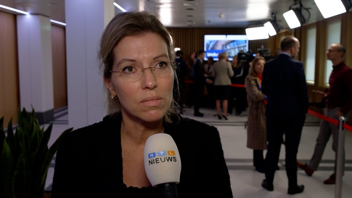 RTLnieuws's tweet photo. VIDEO | Verbod op online gokreclames: jongeren komen volgens kabinet te snel in problemen https://t.co/gFEpCHZZbS https://t.co/3rNlg2Qo8U