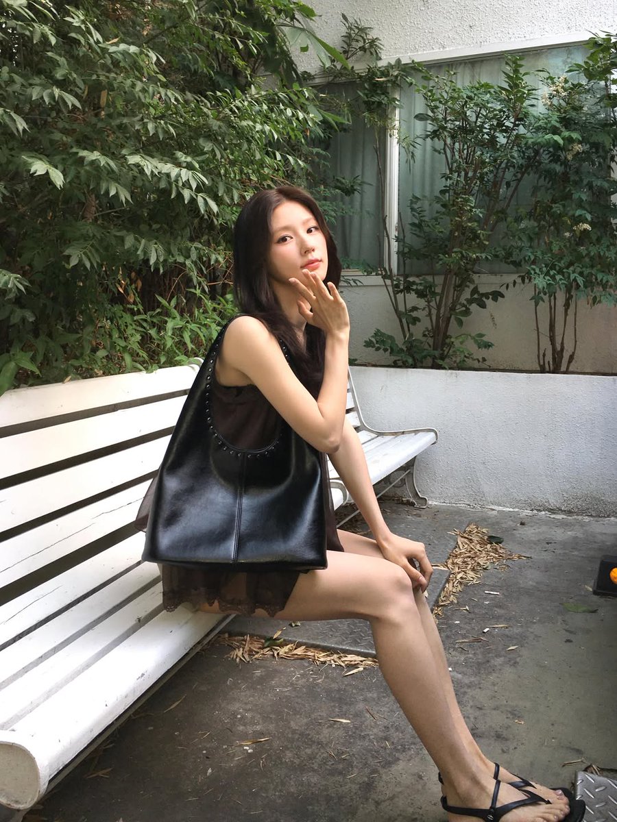 searchmiyeon's tweet photo. MIYEON instagram update. https://t.co/voxzOe3DWM