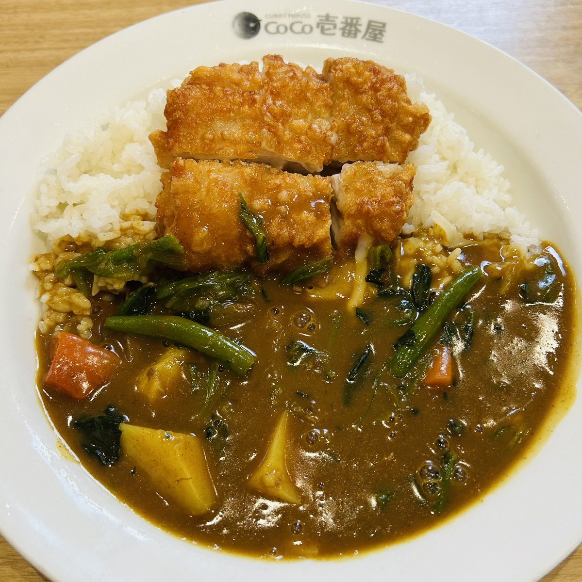 pacchimocchi's tweet photo. 資さんうどんに続き、今回もサクサクヒムヒム見てから友達とCoCo壱行ってきた😂
パリパリチキン美味しかった🍛 https://t.co/WyiG0oZWL9