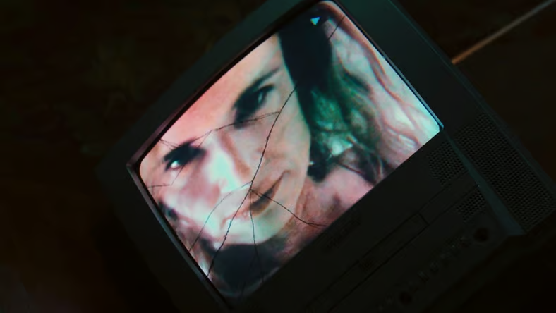 DreadCentral's tweet photo. Juliette Lewis has returned to the world of 'CAPE FEAR' more than 30 years after her Oscar-nominated performance in Martin Scorsese's 1991 thriller.

The actress makes a surprise appearance in Apple TV+'s new series.

Read more: [https://t.co/RIU6bU6CnV] https://t.co/rjLC57ogc5