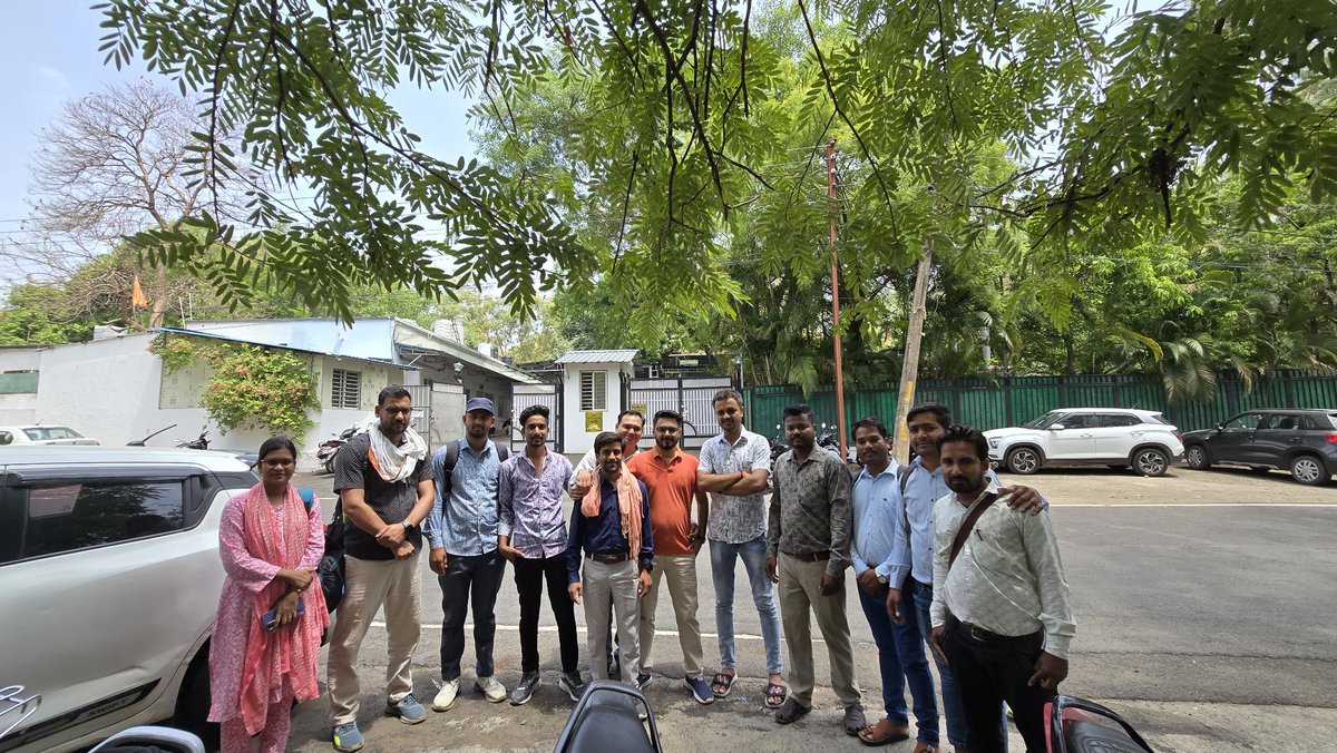 MPRCIS2023's tweet photo. दिनांक 11-06-26 को मध्यप्रदेश के अलग-अलग जिलों से आए कंप्यूटर इंस्ट्रक्टर साथियों द्वारा DPI एवं स्कूल शिक्षा मंत्री श्री राव उदय प्रताप सिंह जी के आवासीय पता B-28, 74 Bungalows में कंप्यूटर इंस्ट्रक्टर के महत्वपूर्ण विषयों पर वरिष्ठ अधिकारियों से चर्चा की l
#computerinstructor https://t.co/0lbpz9pKSV