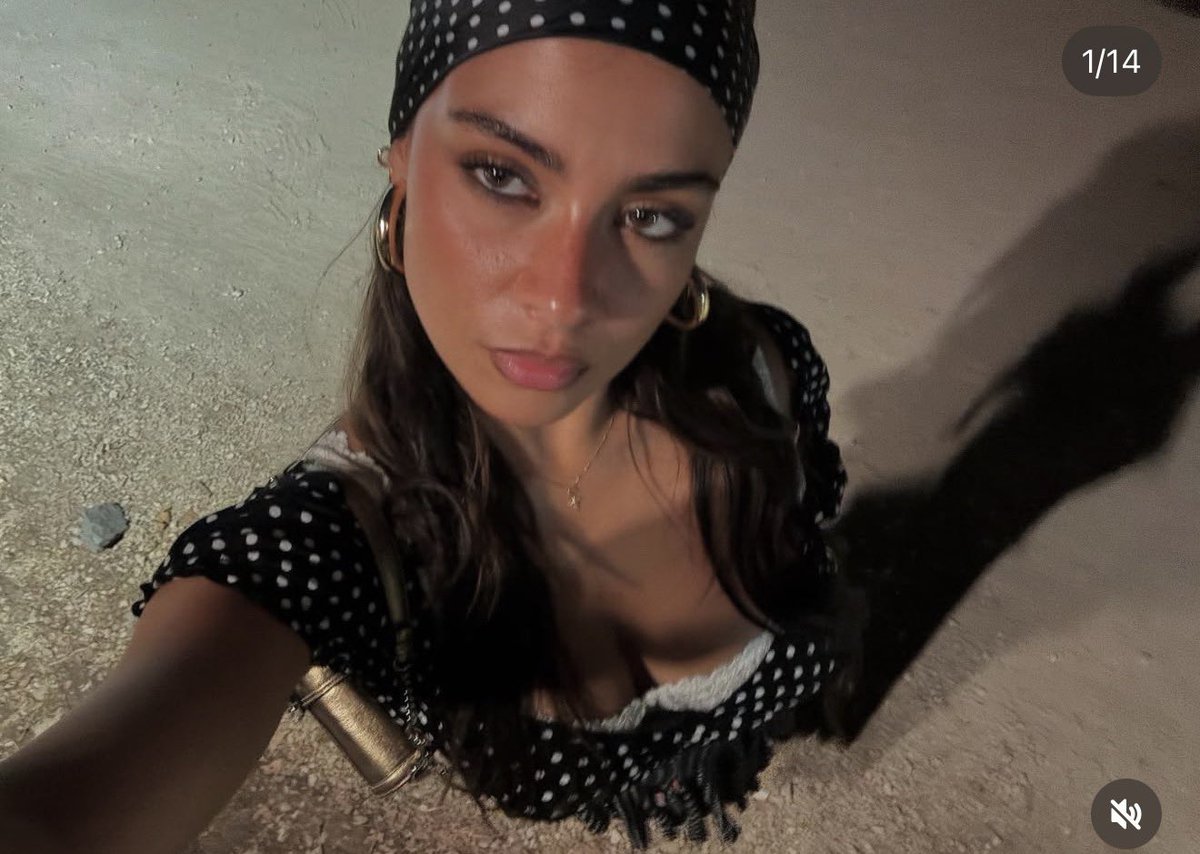 WankPlayer's tweet photo. Elle ? Je connaissais pas j’aime beaucoup https://t.co/1iFLaN84b0