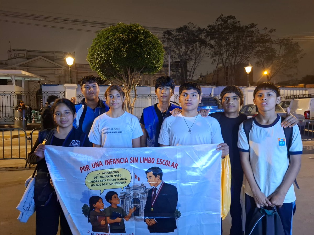 MANTHOC76's tweet photo. Los nnats estamos en el Congreso. Solicitamos al presidente del Congreso @Frospigliosi que se ponga en debate el Dictamen9465 para q ninguna niña, niño o adolescente se quede sin estudiar.
@FlorPabloMedina
@KiraAlcarraz
@suselparedes
@waldemar_cerron
#QueSeaLey #Dictamen9465 https://t.co/MBxBncw7pR