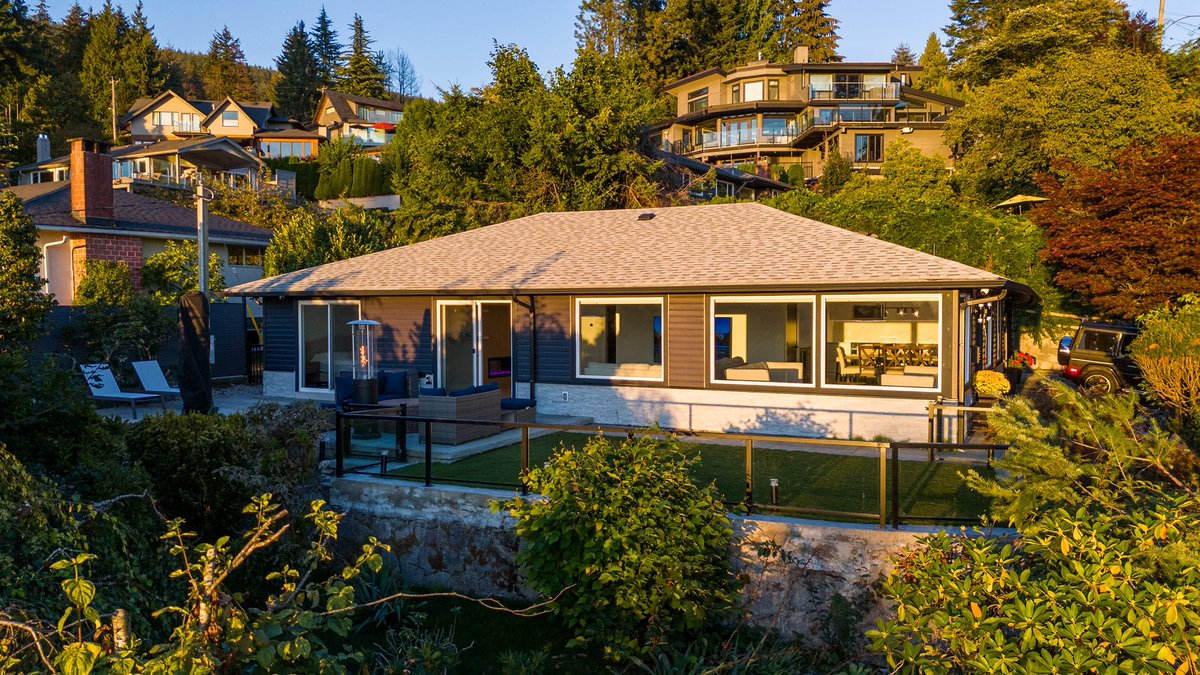 PontilloRealty's tweet photo. NEW PRICE - WELCOME TO A PRIVATE, ONE-LEVEL HOME 🌳 

📍 3812 Dalkeith Drive, Upper Lonsdale
📐 2 Beds + 1 Den (Could be 3rd Bedroom), 2 Baths, 1,566 SQ FT
🔑 $2,296,000

Contact me today for more information 604.551.8986 📲 

https://t.co/Heavpozc7l https://t.co/PDJZ4AVm4B