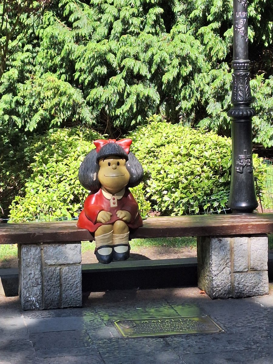 fedeaikawa's tweet photo. Me parece espectacular que tengamos una Mafalda en Oviedo 

Gran homenaje a Quino https://t.co/QIUEbQPXZa