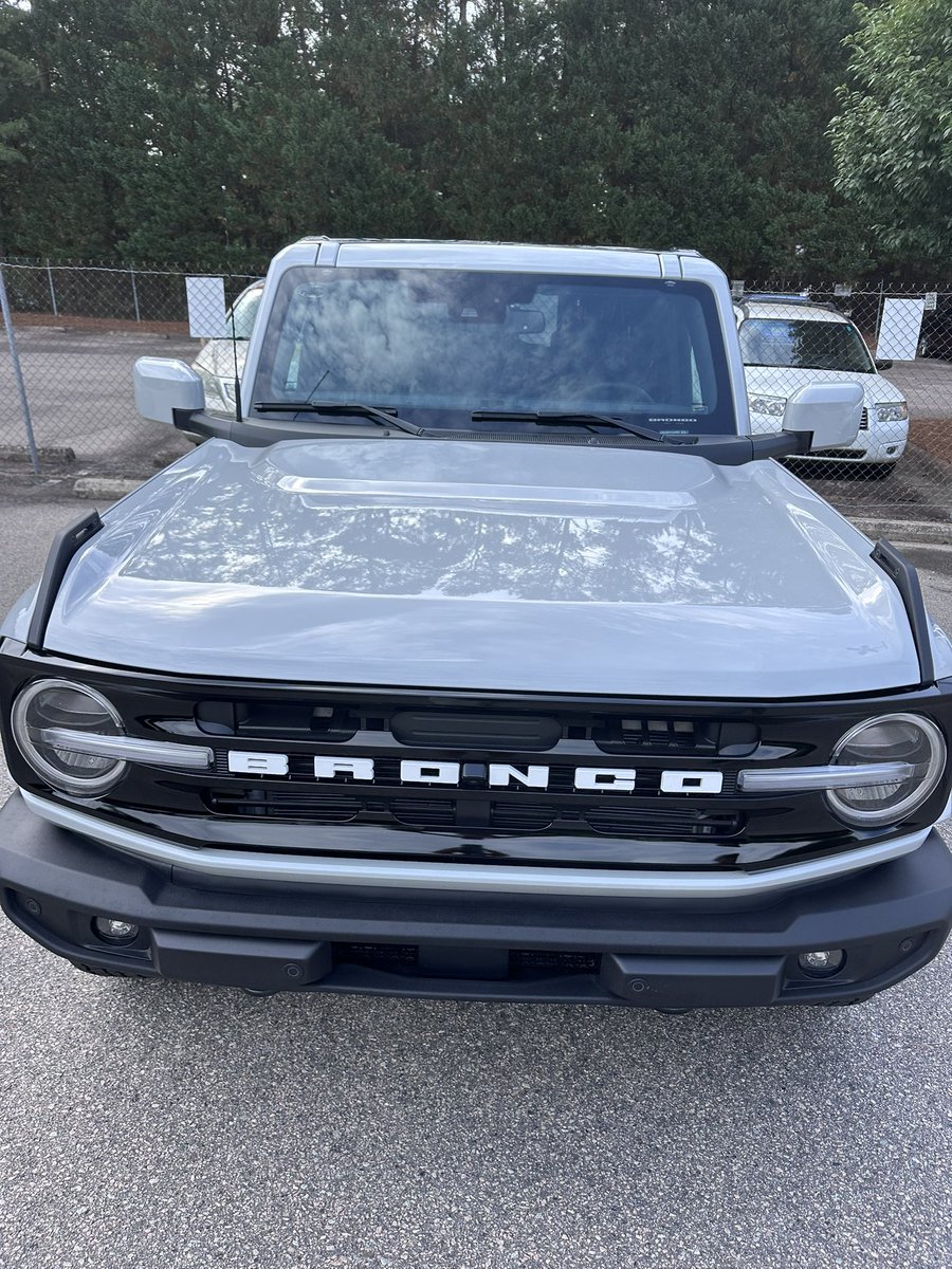 mikewheless's tweet photo. Excited to say that I'm a new Bronco owner!  #ArchieBoy helped put his paw on the paperwork and wanted his spot riding shotgun! https://t.co/5W1mV1bqgW