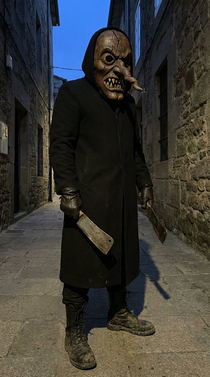 GeneralOriadeA's tweet photo. MASK HUNTER
Real Name: Unknown
Age: Unknown
Personality:
Silent
Patient
Intelligent
Never rushes
Studies victims before attacking
Signature Line: "I remember." https://t.co/eCznqg2Hs5